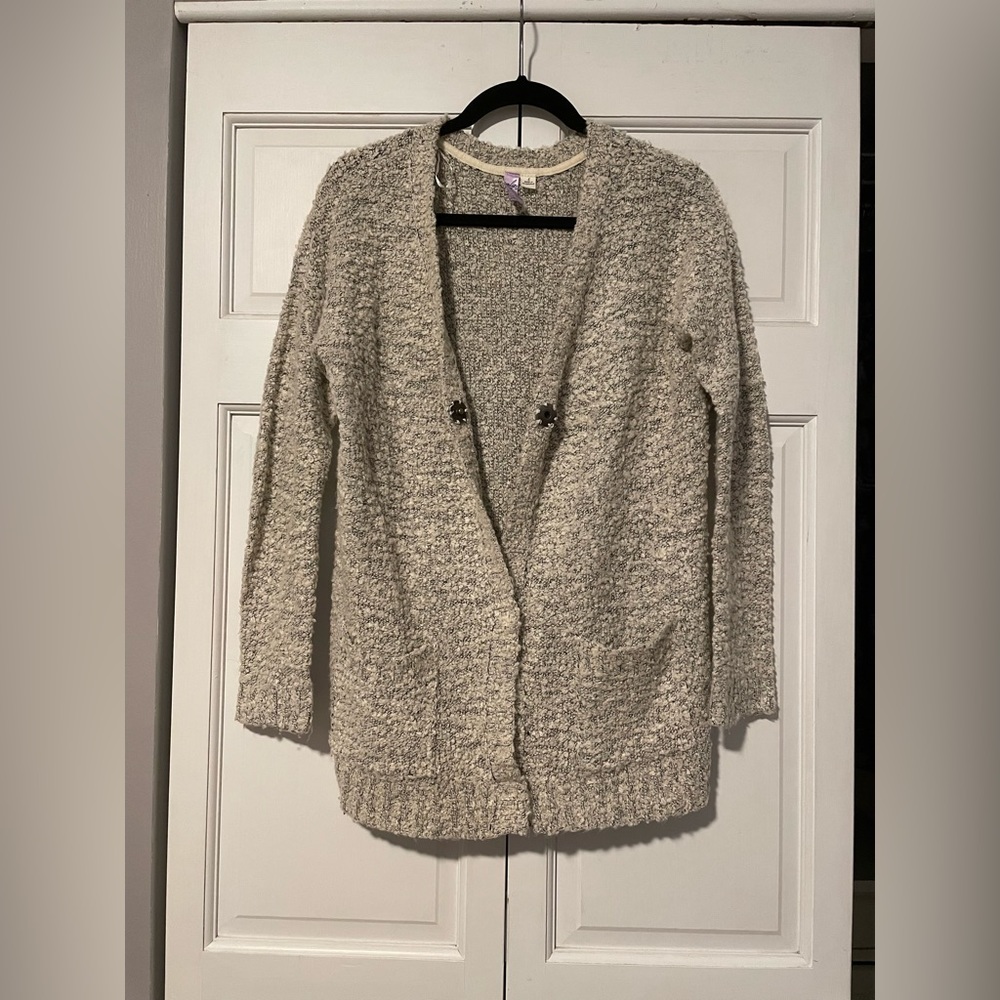 Gray button sweater - Picture 2 of 3